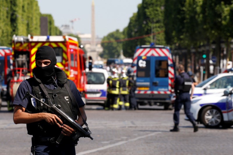 © Reuters. LE PARQUET ANTITERRORISTE SAISI APRÈS L'INCIDENT DES CHAMPS-ÉLYSÉES