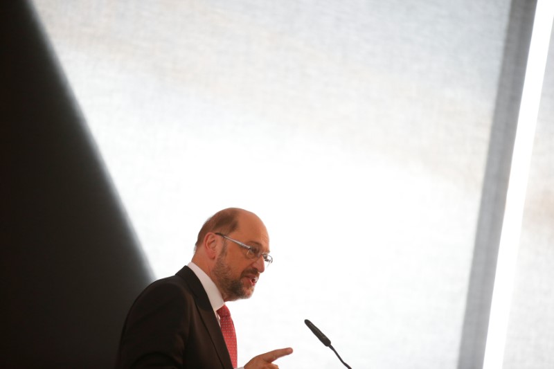 © Reuters. Chancellor candidate Martin Schulz of the German Social Democratic Party speaks at his party's annual economy forum in Berlin