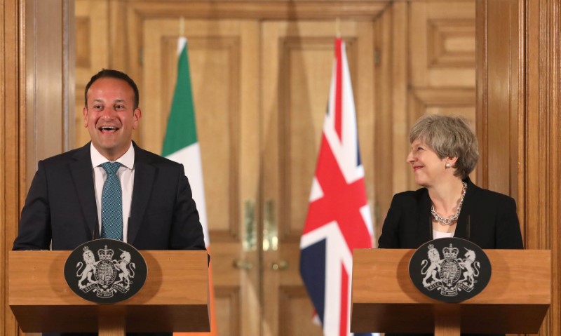 © Reuters. Britain's Prime Minister Theresa May and Ireland's Taoiseach Leo Varadkar attend a joint press conference following a meeting at 10 Downing Street, London