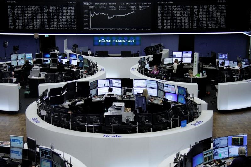 © Reuters. أسهم أوروبا ترتفع مع صعود البورصة الفرنسية وتعافي البنوك
