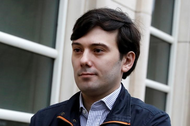 © Reuters. Martin Shkreli, former chief executive officer of Turing Pharmaceuticals and KaloBios Pharmaceuticals Inc, arrives for a hearing at U.S. Federal Court in Brooklyn, New York
