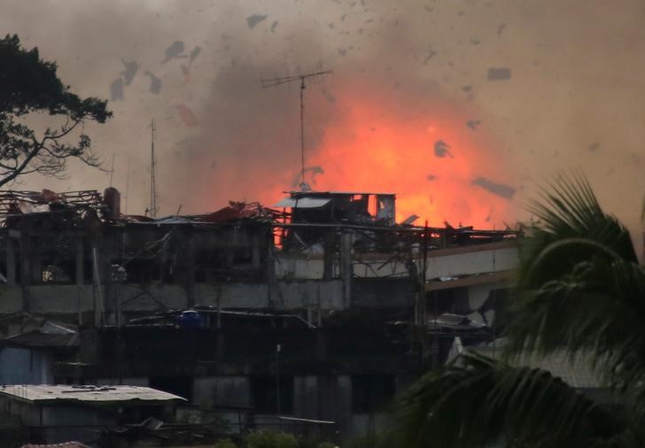 © Reuters. الفلبين تستهدف استعادة مدينة ماراوي من المتشددين قبل العيد