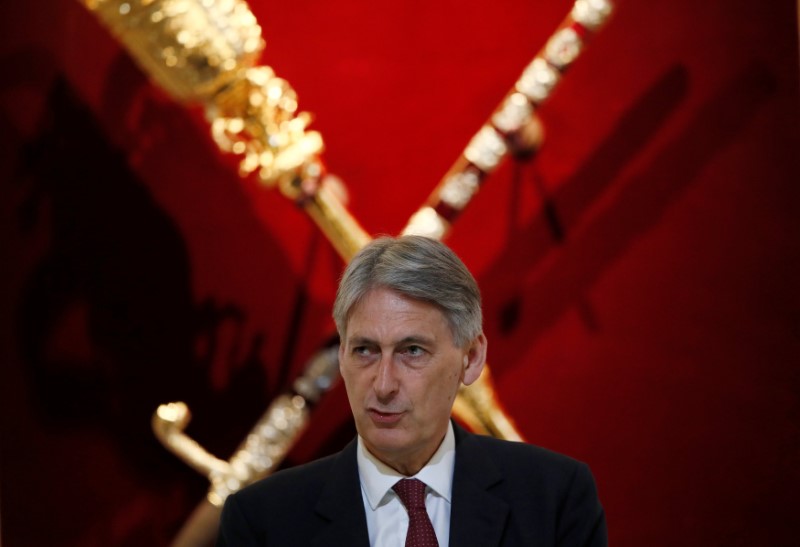 © Reuters. Britain's Chancellor of the Exchequer, Philip Hammond, delivers a speech to the Bankers and Merchants at The Mansion House in London