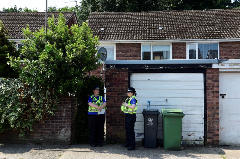 © Reuters. Police officers stand outside the home of Darren Osborne, in Cardiff, Wales June 20, 2017.