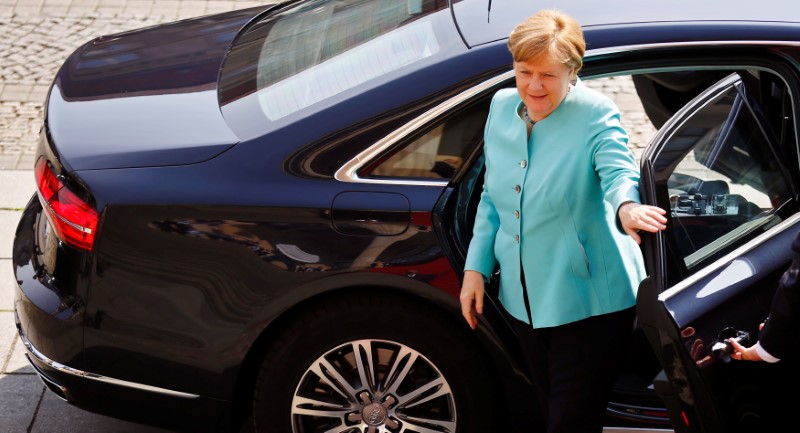 © Reuters. German Chancellor Merkel arrives for the German Industry Day in Berlin