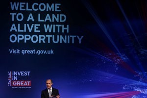 © Reuters. FILE PHOTO: Governor of the Bank of England Mark Carney delivers a speech at the International Fintech Conference in London