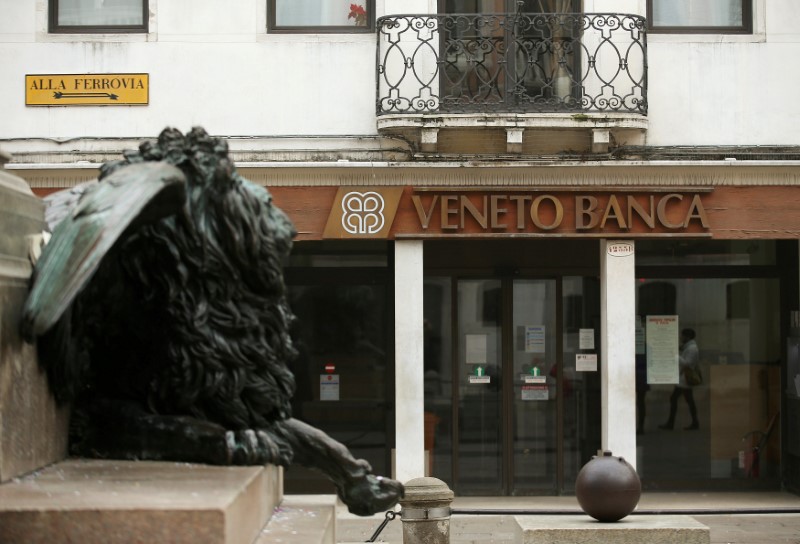© Reuters. FILE PHOTO: The logo of Veneto Banca bank is seen in Venice