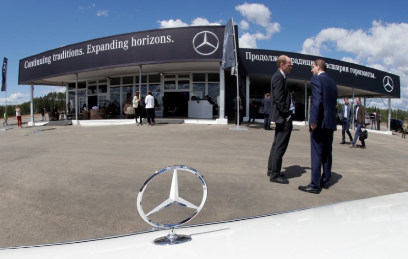 © Reuters. The Mercedes-Benz logo is seen on a car at a new Mercedes-Benz plant's cornerstone laying ceremony in Esipovo