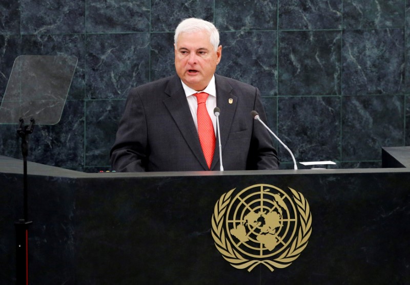 © Reuters. FILE PHOTO - Panama's President Ricardo Martinelli addresses the 68th United Nations General Assembly at U.N. headquarters in New York