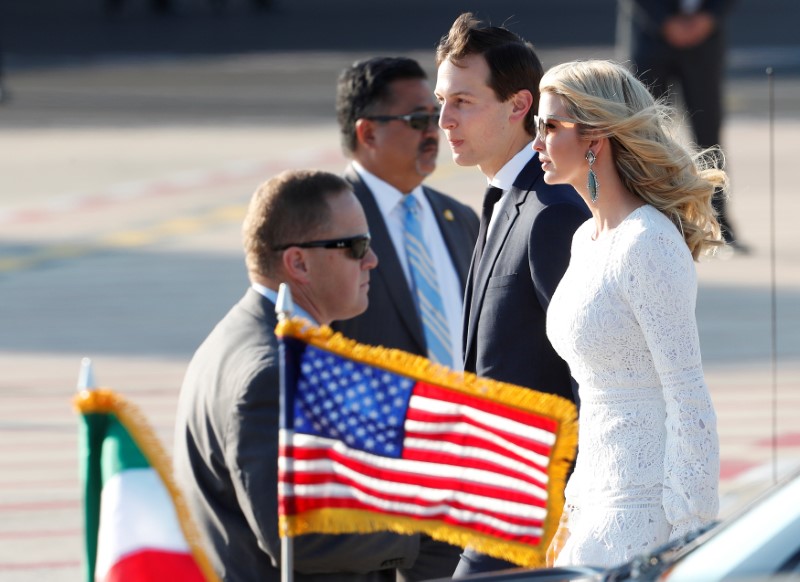 © Reuters. White House senior advisor Jared Kushner and his wife Ivanka Trump arrive at the Leonardo Da Vinci Airport in Rome