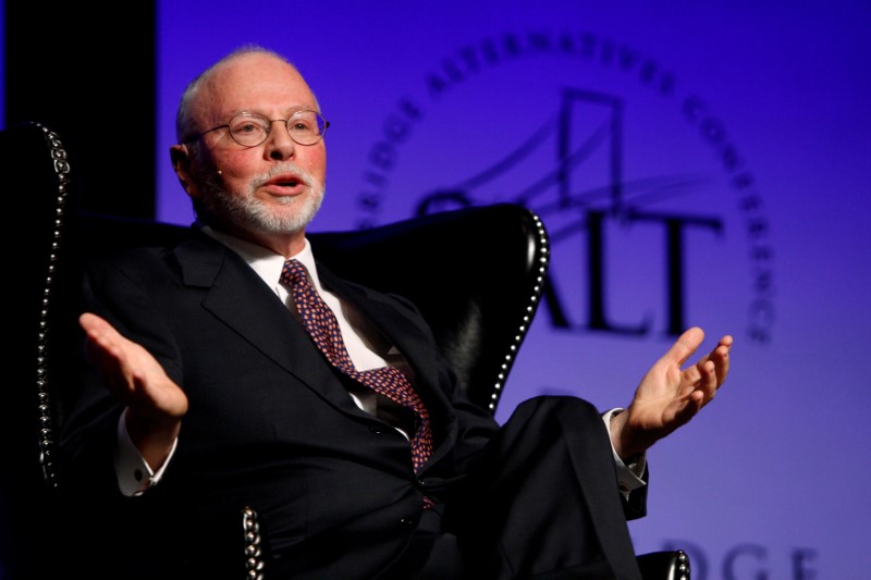 © Reuters. FILE PHOTO: Singer, founder, CEO, and co-chief investment officer for Elliott Management Corporation, speaks during the Skybridge Alternatives Conference in Las Vegas