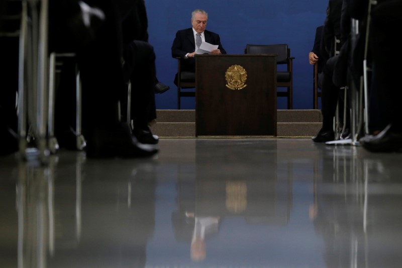 © Reuters. Brazil's President Michel Temer attends the launch of the new financing line of Bank Caixa Economica Federal at the Planalto Palace in Brasilia