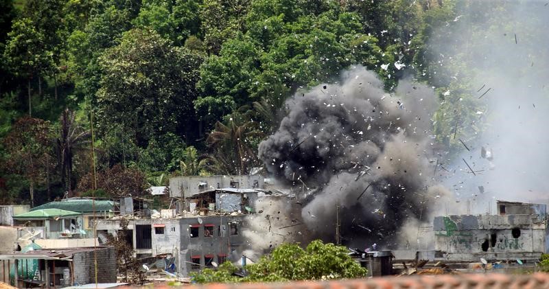 © Reuters. الجيش الفلبيني يقول أزمة الرهائن انتهت