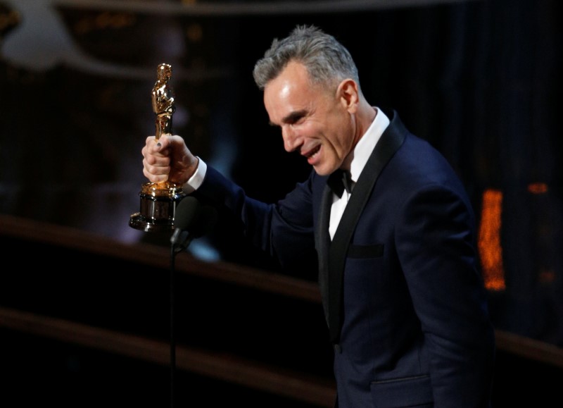 © Reuters. L'ACTEUR DANIEL DAY-LEWIS ARRÊTE DE JOUER