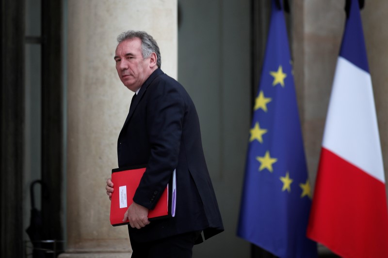 © Reuters. BAYROU QUITTE LE GOUVERNEMENT