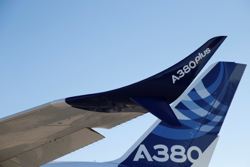 © Reuters. A new fuel-efficient wingtip extension or winglet is seen on an Airbus A380 during the opening of the 52nd Paris Air Show at Le Bourget Airport, near Paris