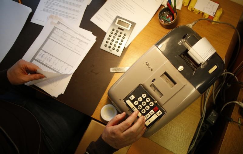 © Reuters. L'EFFORT POUR LA RÉDUCTION DU DÉFICIT A RALENTI EN 2016