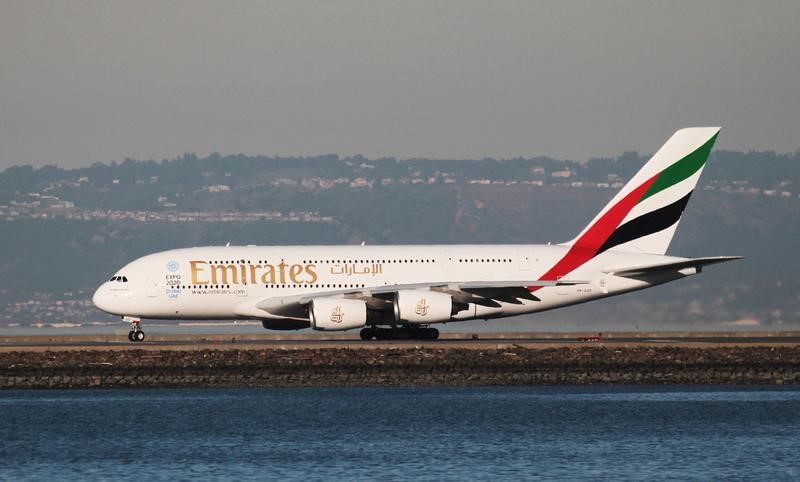 © Reuters. طيران الإمارات تبدي اهتماما بتعديلات في الطائرة A380 اقترحتها ايرباص