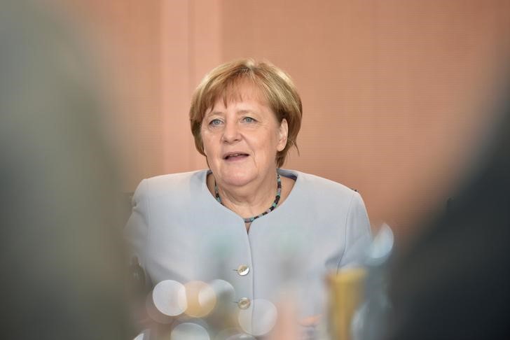 © Reuters. German Chancellor Merkel attends the weekly cabinet meeting at the Chancellery in Berlin