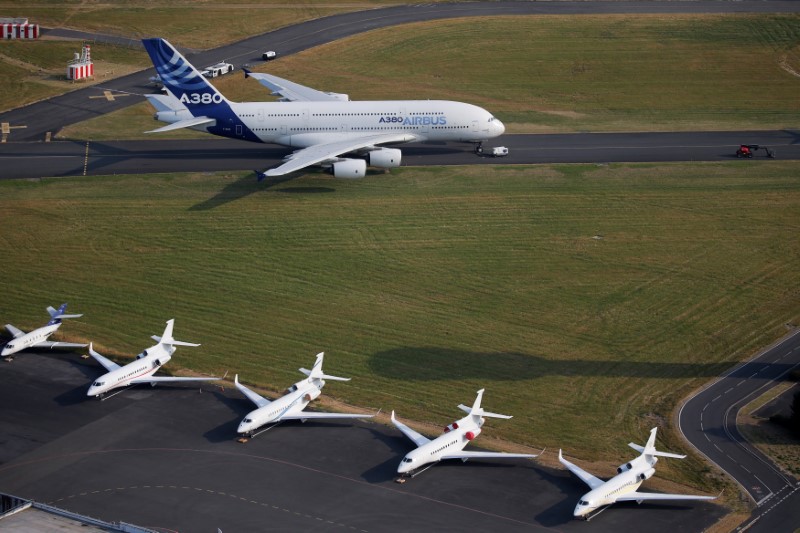 © Reuters. An aerial view of an Airbus A380 during the 52nd Paris Air Show at Le Bourget airport near Paris