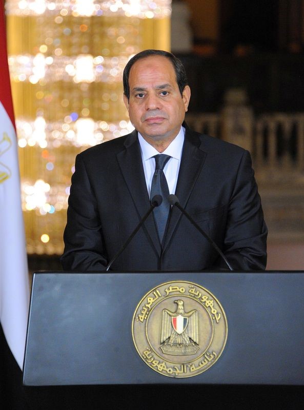 © Reuters. السيسي يسعى لامتصاص غضب المصريين من ارتفاع الأسعار بزيادة الدعم