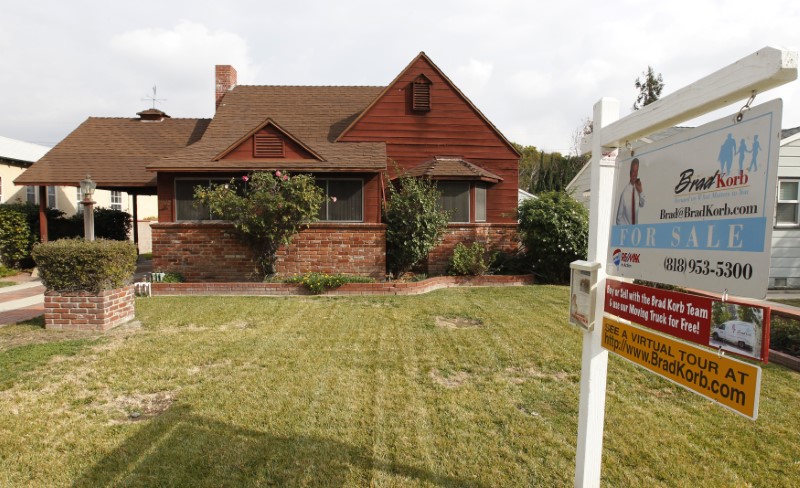 © Reuters. An existing single family home which is up for sale is pictured in Burbank