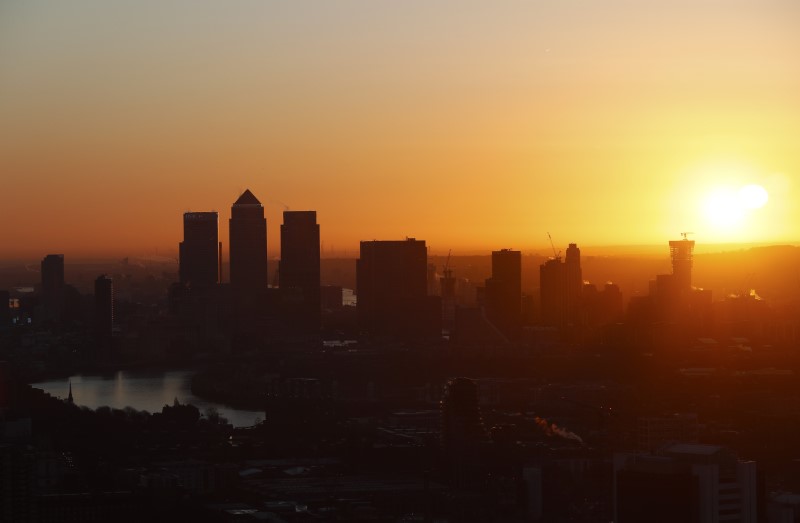 © Reuters. Canary Wharf is seen at sunrise from the Sky Garden of 20 Fenchurch Street, nicknamed the Walkie-Talkie building, in the financial district of the City of London