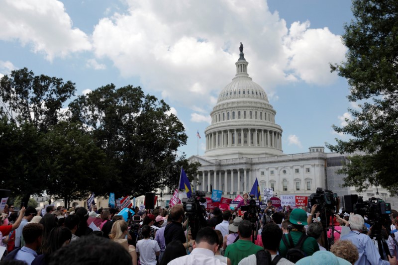 © Reuters. Protestors gather during a demonstration against the Republican repeal of the Affordable Care Act, outside the U.S. Capitol in Washington