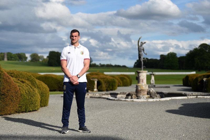 © Reuters. British & Irish Lions Sam Warburton poses for a photo