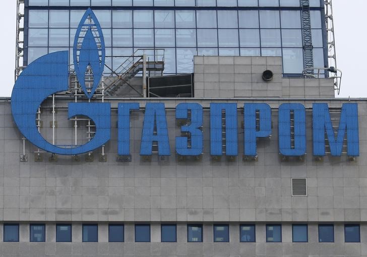 © Reuters. Логотип Газпрома на здании компании в Москве