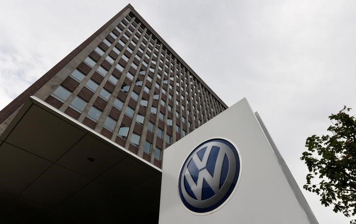 © Reuters. A VW logo is seen in front of the main building of the Volkswagen brand at the Volkswagen headquarters during a media tour to present Volkswagen's so called "Blaue Fabrik" (Blue Factory) environmental program, in Wolfsburg