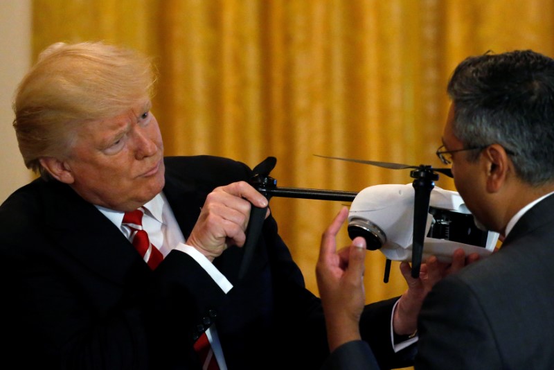 © Reuters. Trump looks at a drone with Kespry CEO Mathew during an event highlighting emerging technologies at the White House in Washington