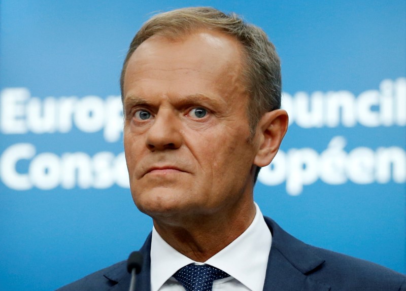 © Reuters. EU Council President Tusk addresses a news conference during a EU leaders summit in Brussels