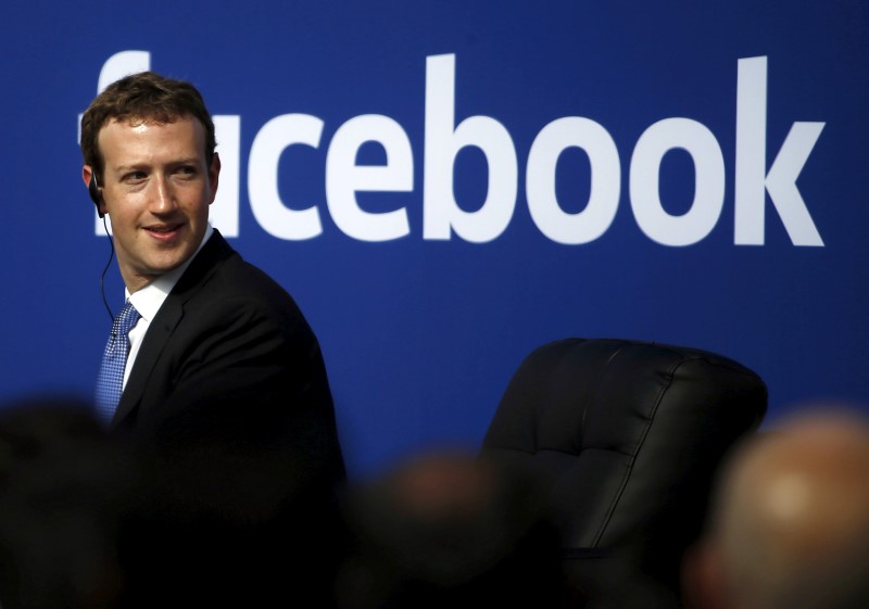 © Reuters. File photo of Facebook CEO Mark Zuckerberg during a town hall at Facebook's headquarters in Menlo Park, California