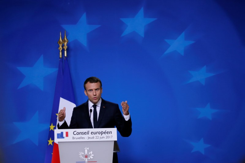 © Reuters. French President Emmanuel Macron addresses a press conference at the EU summit in Brussels