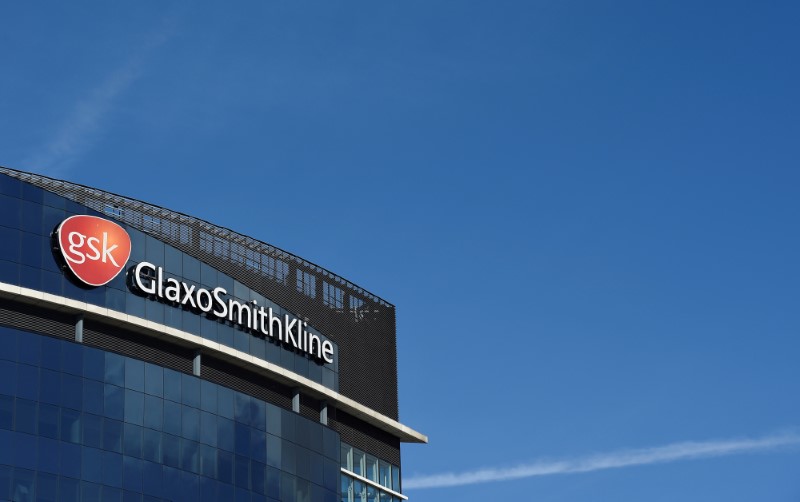 © Reuters. Signage for GlaxoSmithKline is seen on it's offices in London, Britain
