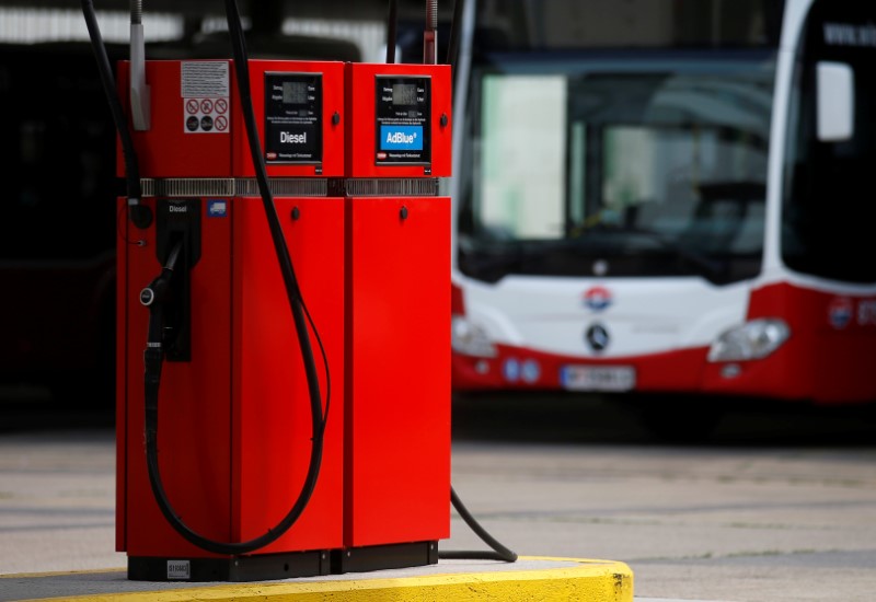 © Reuters. A diesel oil pump is seen at a bus terminal in Vienna
