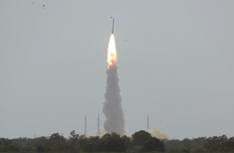 © Reuters. India's Polar Satellite Launch Vehicle (PSLV) C38, carrying Cartosat-2 and 30 other satellites, lifts off from the Satish Dhawan Space Centre in Sriharikota
