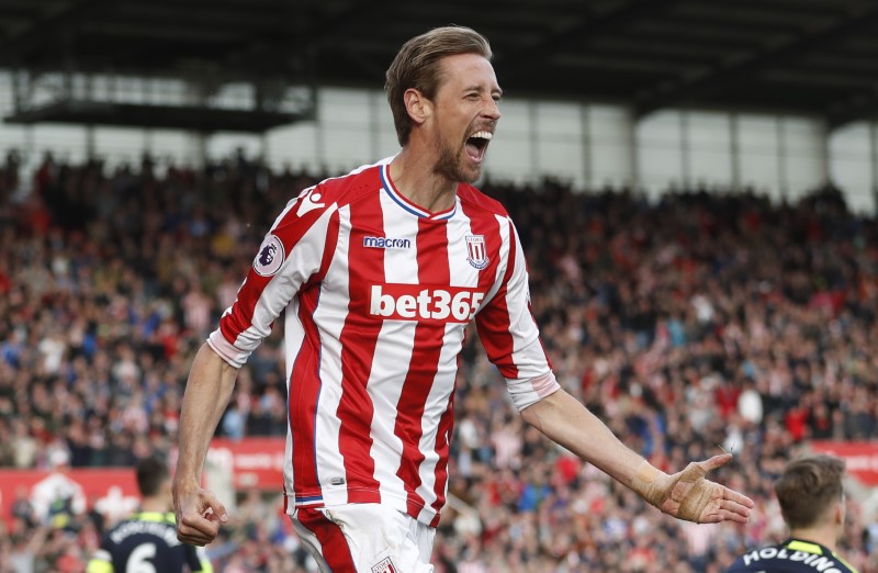 © Reuters. Stoke City's Peter Crouch celebrates scoring their first goal