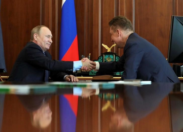 © Reuters. Russian President Putin meets with Gazprom CEO Miller at Kremlin in Moscow