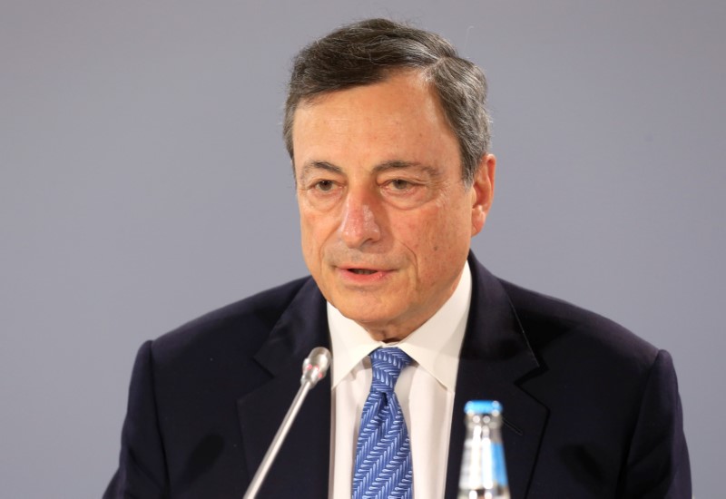 © Reuters. European Central Bank President Draghi speaks during a news conference in Tallinn