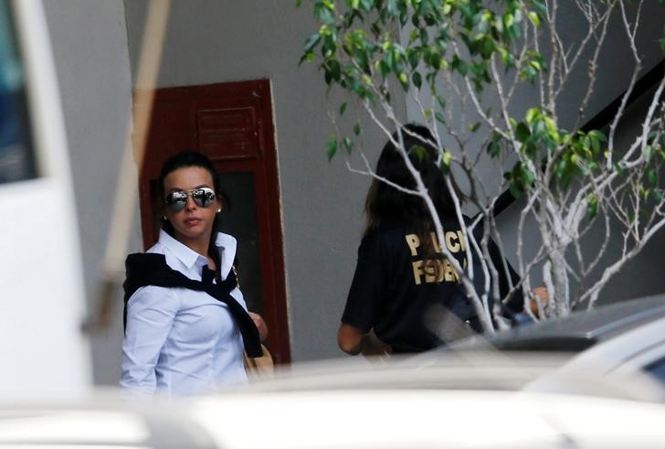 © Reuters. Ex-primeira-dama do Estado Adriana Ancelmo, mulher do ex-governador Sérgio Cabral, na sede da Polícia Federal do Rio de Janeiro
