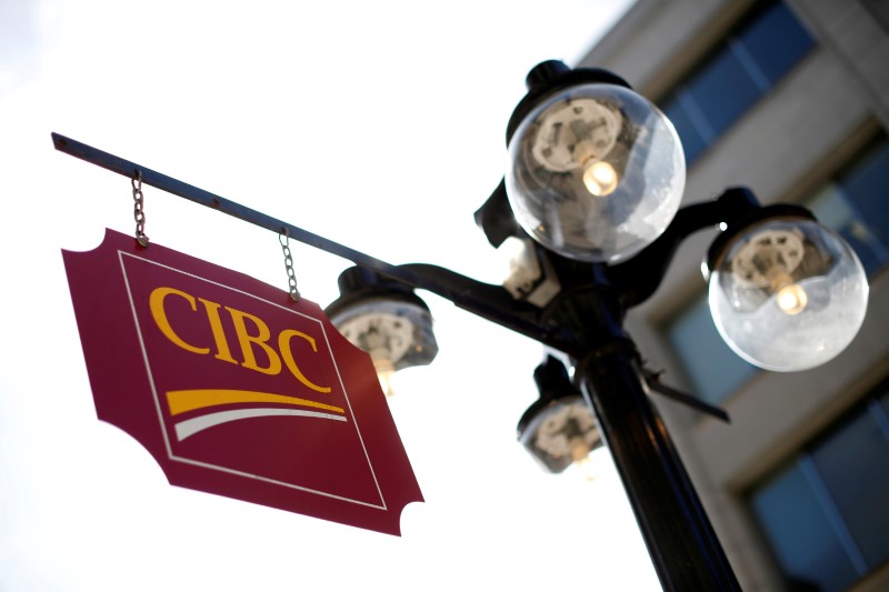 © Reuters. FILE PHOTO: A Canadian Imperial Bank of Commerce sign is seen outside of a branch in Ottawa
