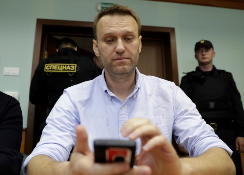 © Reuters. Russian opposition leader Alexei Navalny attends a hearing for his appeal at a court in Moscow