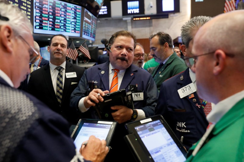 © Reuters. Traders work on the floor of the New York Stock Exchange shortly after the opening bell in New York