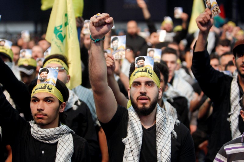 © Reuters. Supporters of Lebanon's Hezbollah leader Sayyed Hassan Nasrallah chant slogans and gesture during a rally marking Al-Quds day in Beirut's southern suburbs