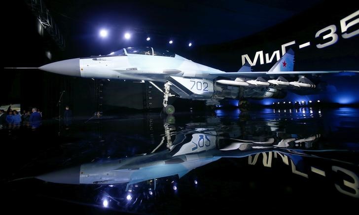 © Reuters. New multi-role Russian MiG-35 fighter is displayed during its international presentation at MiG plant in Lukhovitsy outside Moscow