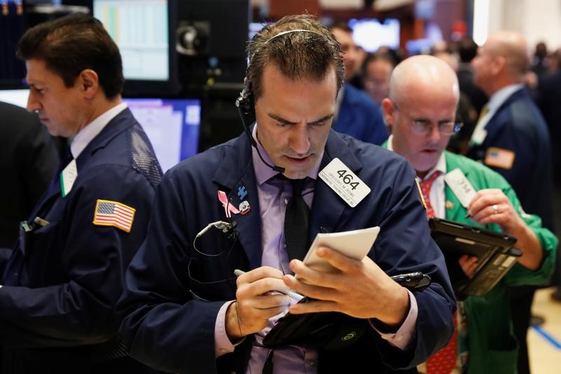 © Reuters. أسهم التكنولوجيا والطاقة ترفع الأسهم الأمريكية