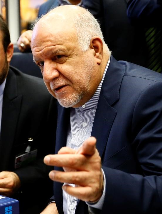 © Reuters. وزير: إنتاج إيران من النفط يتجاوز 3.8 مليون ب/ي