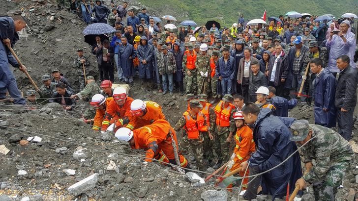 © Reuters. Un alud entierra un pueblo en China y deja al menos 141 desaparecidos